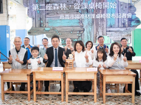 學校變固碳倉庫！嘉義用國產木材打造課桌椅，把23噸碳「藏」進中小學教室